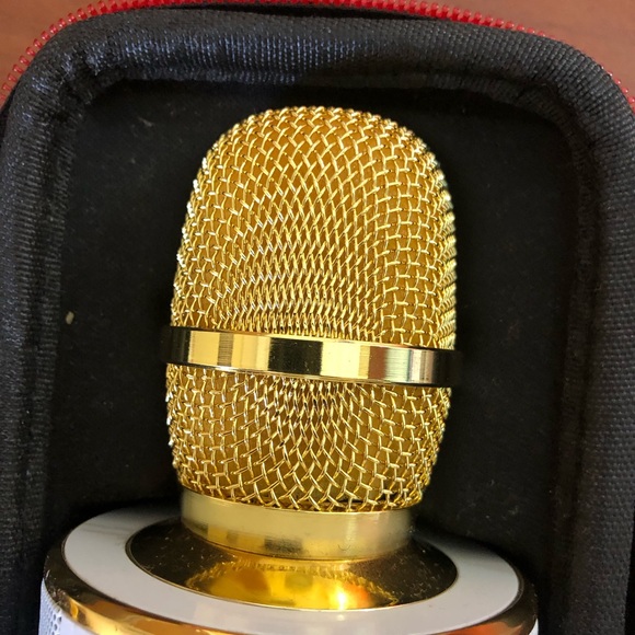Gold and White Wireless Bluetooth  karaoke Microphone in case - Picture 5 of 8
